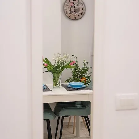 Apartment West Walls Sea View Studio A3 *
