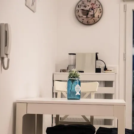 Apartment West Walls Sea View Studio A3 *